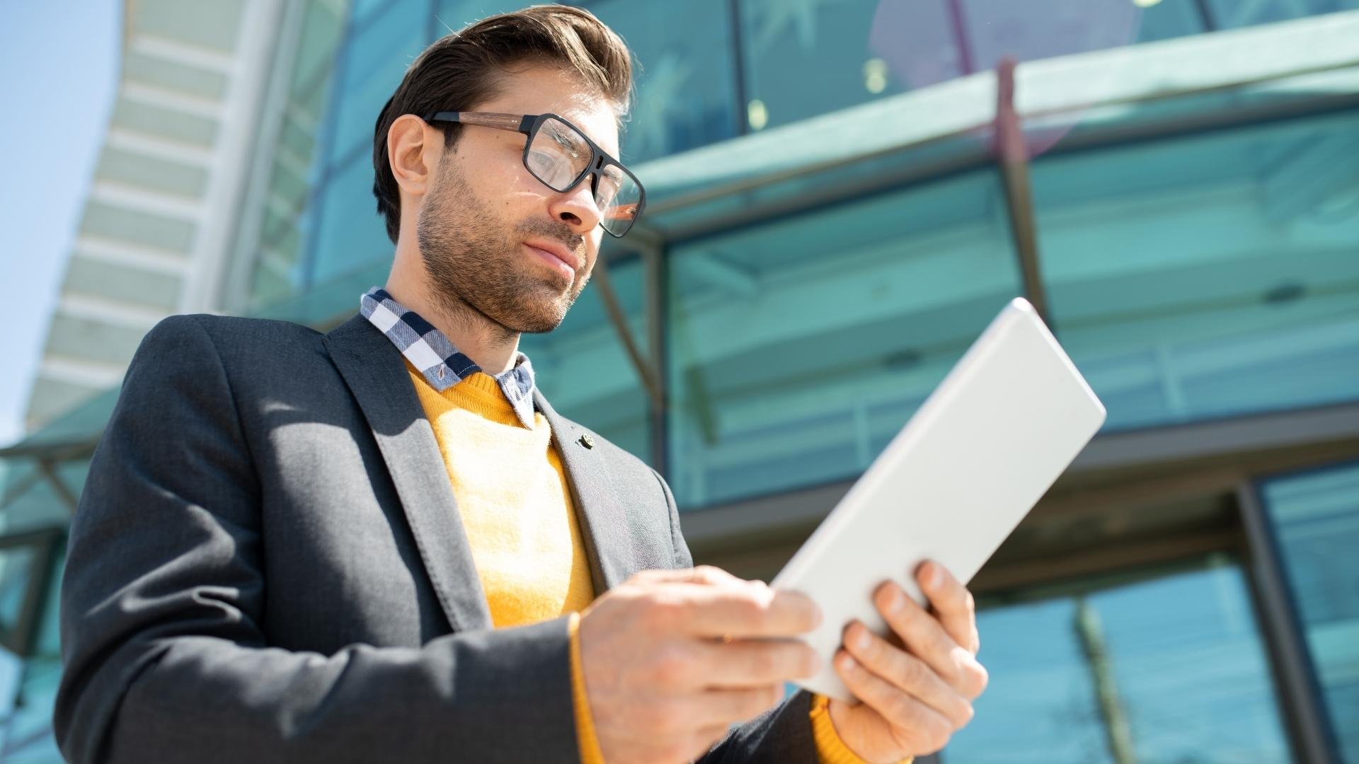 Apprentice tracking skill development between classroom and workplace training